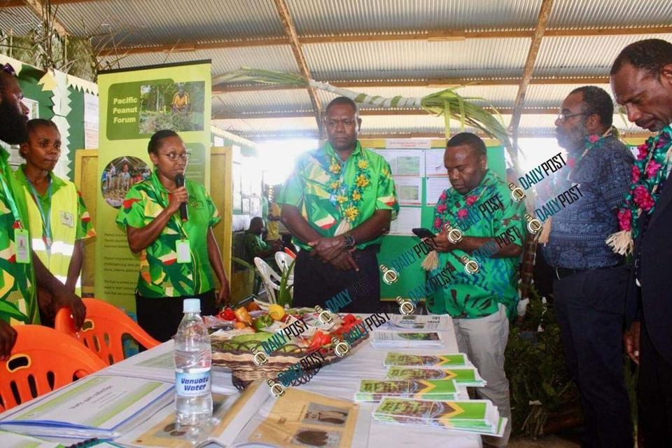 VARTC Open Day 2025: guests briefed by the Plant Section on new improved varieties